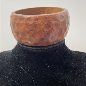 2.6.26-19 Carved to Look Hammered Vintage Wood Bangle Bracelet 👀👀💕🔥